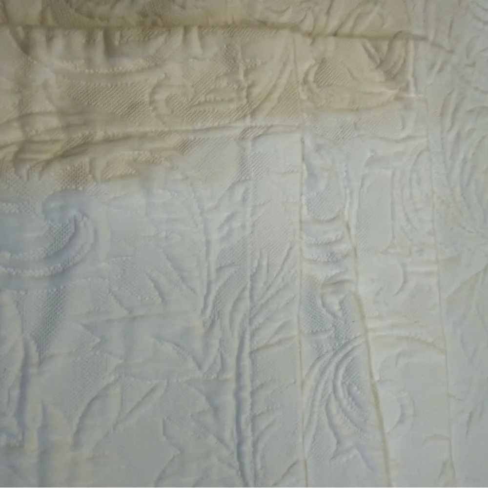 FRONTGATE 2 Matelasse White KING Pillow Shams